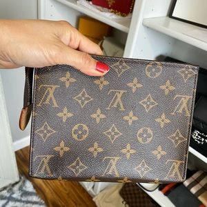 Louis Vuitton Monogram Toiletry Pouch 19 Authentic
